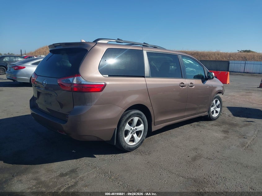 TOYOTA SIENNA - zdjęcie 4