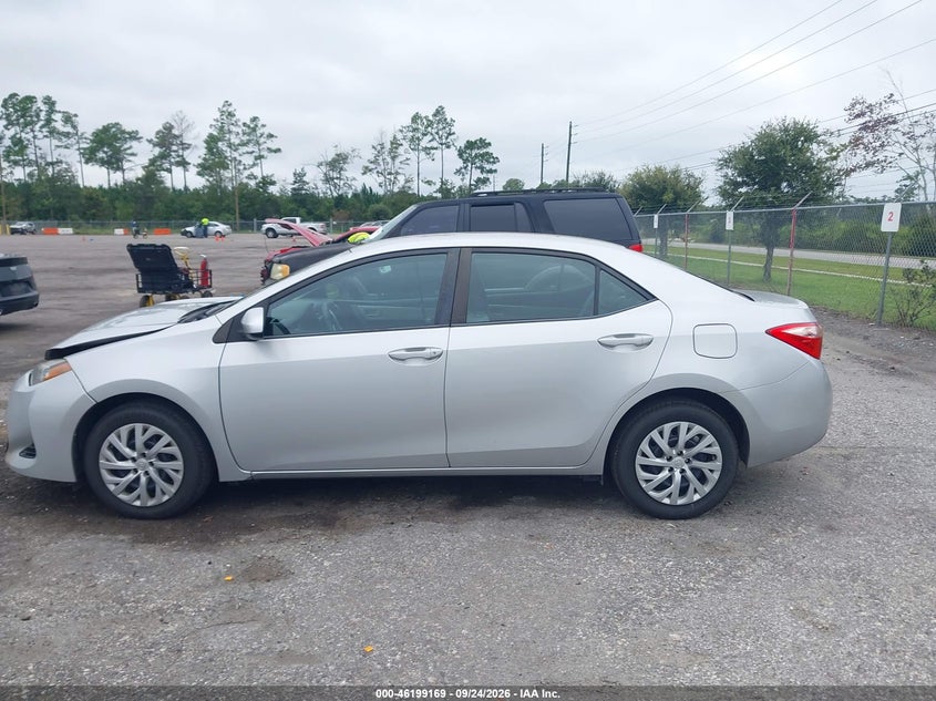 TOYOTA COROLLA - zdjęcie 14
