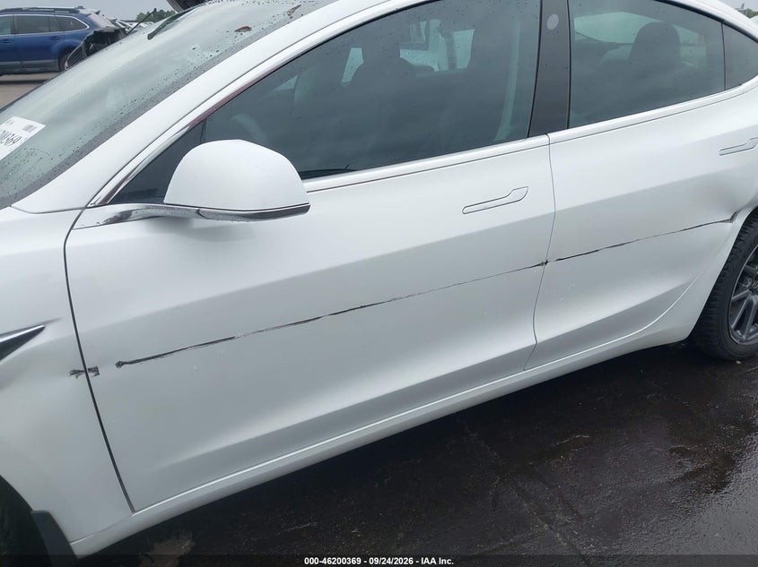 TESLA MODEL 3 - zdjęcie 20