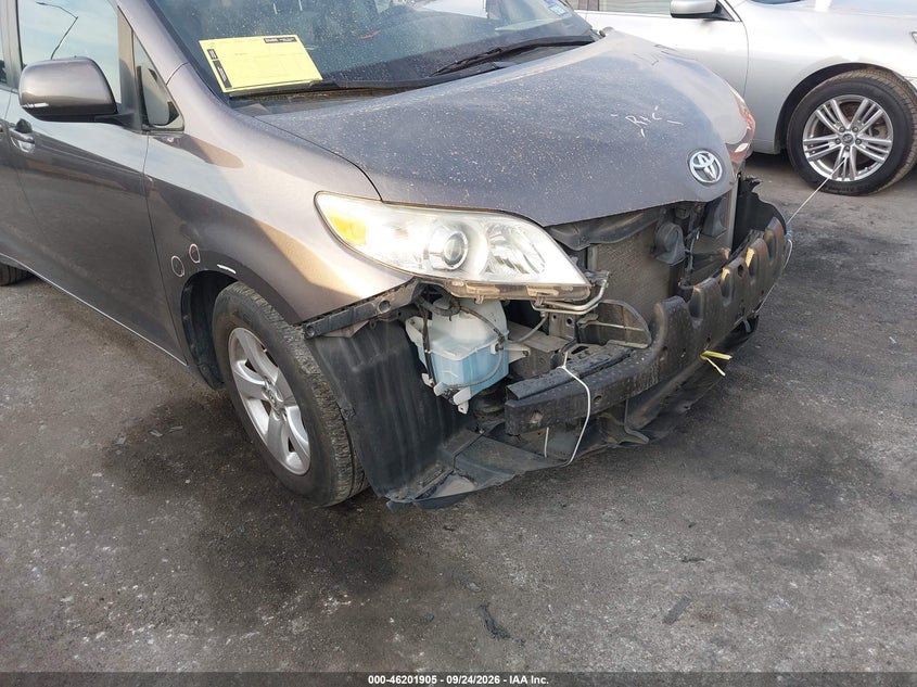 TOYOTA SIENNA - zdjęcie 6