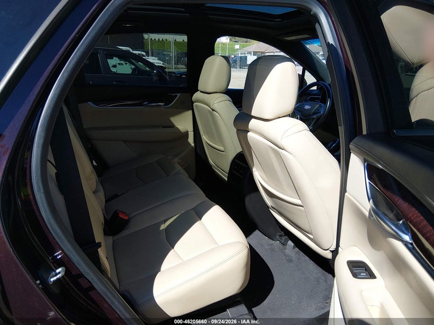 CADILLAC XT5 - zdjęcie 8