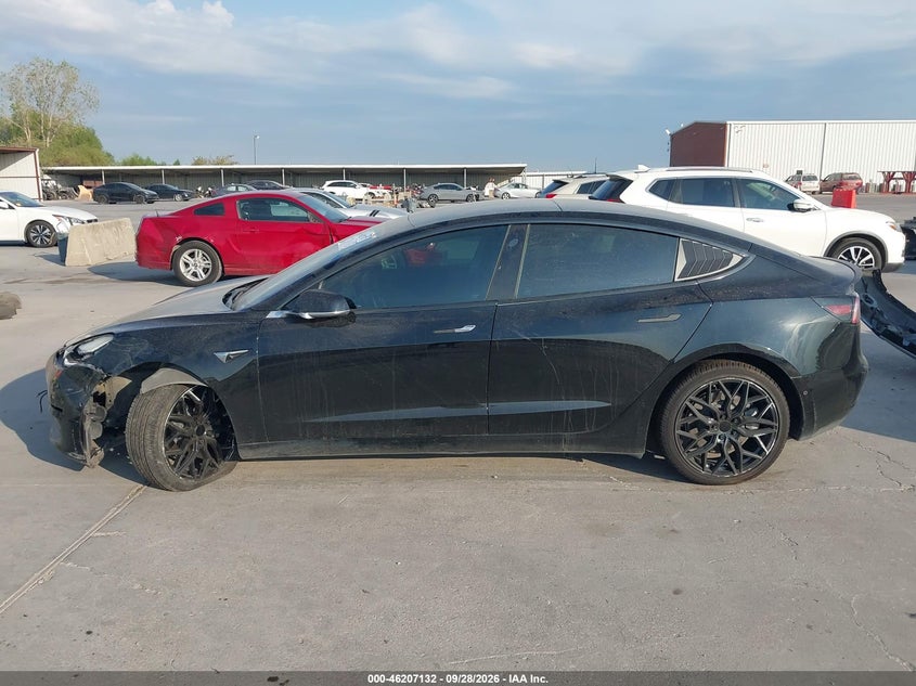 TESLA MODEL 3 - zdjęcie 14