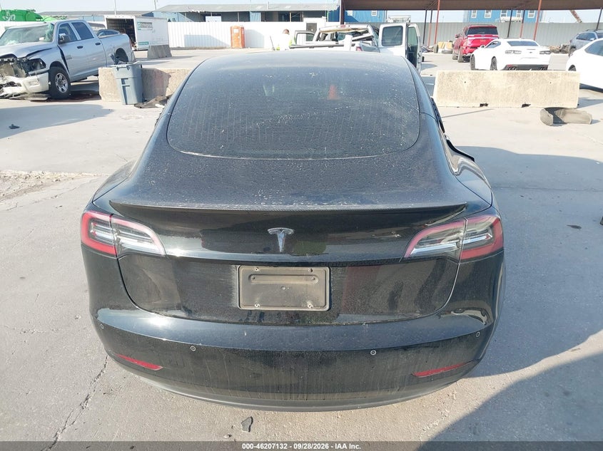 TESLA MODEL 3 - zdjęcie 16