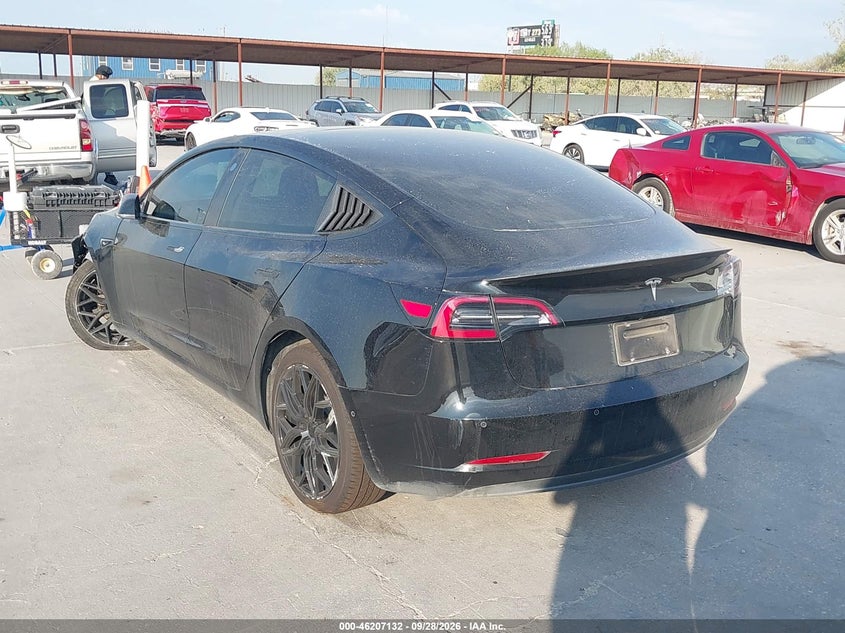 TESLA MODEL 3 - zdjęcie 3