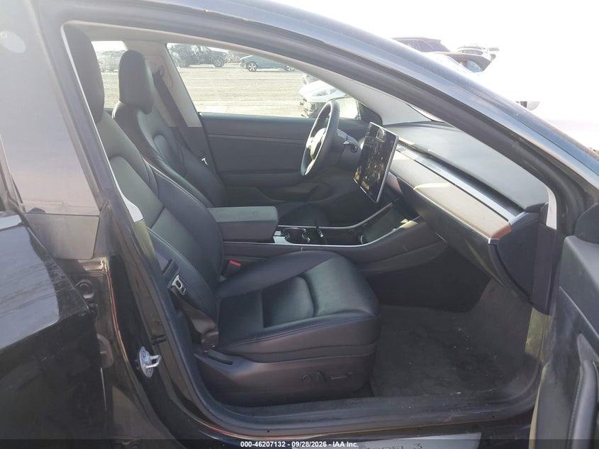 TESLA MODEL 3 - zdjęcie 5