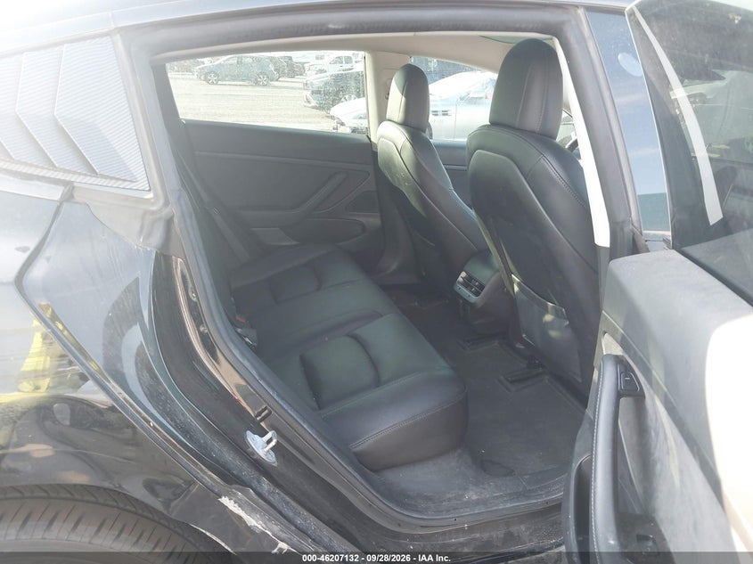 TESLA MODEL 3 - zdjęcie 8