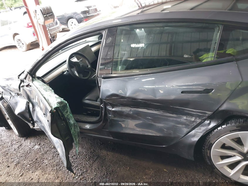 TESLA MODEL 3 - zdjęcie 14