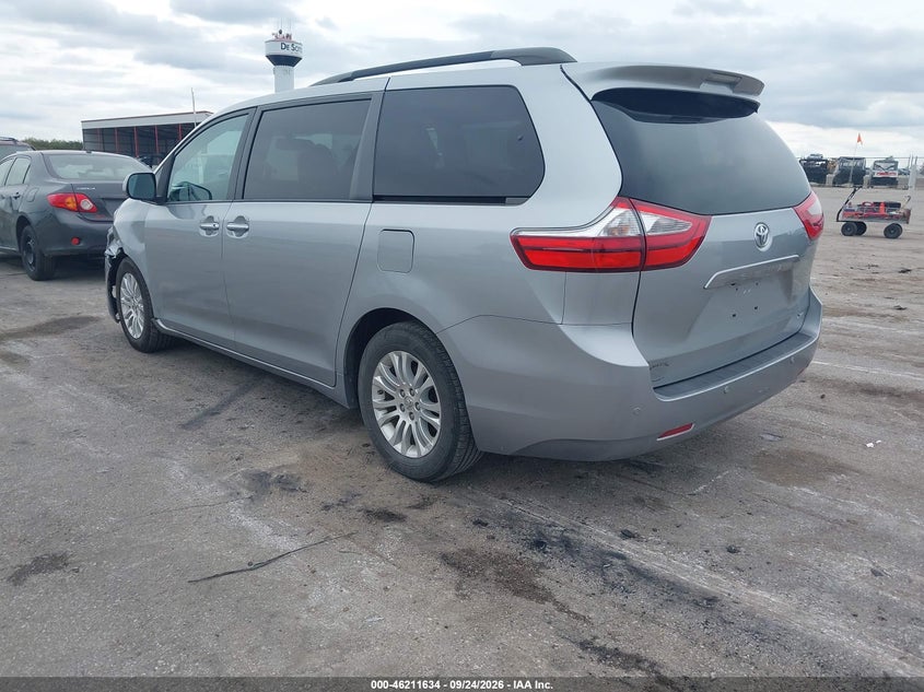 TOYOTA SIENNA - zdjęcie 3