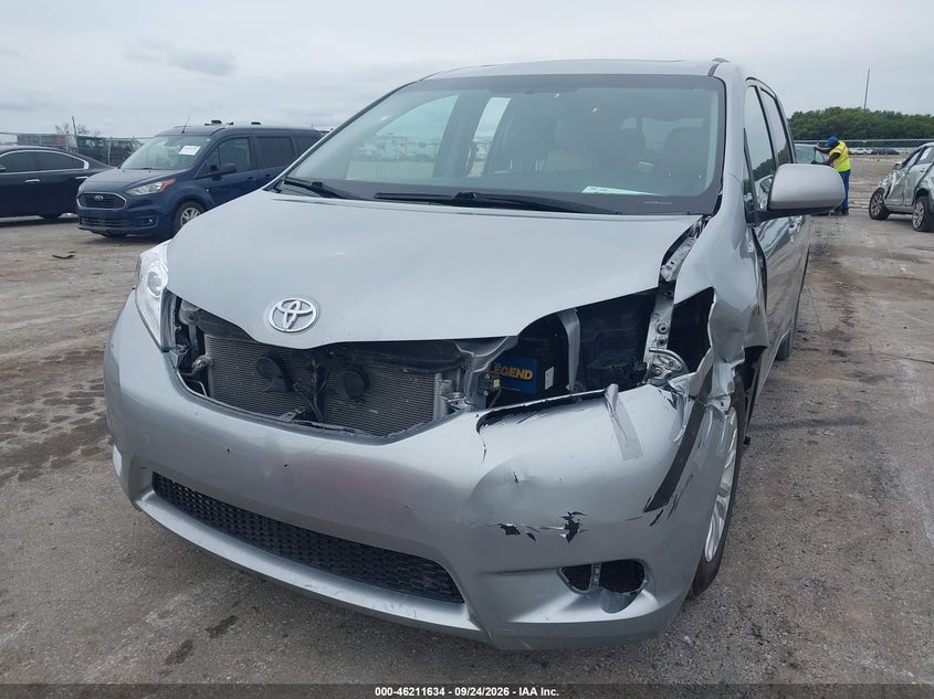 TOYOTA SIENNA - zdjęcie 6
