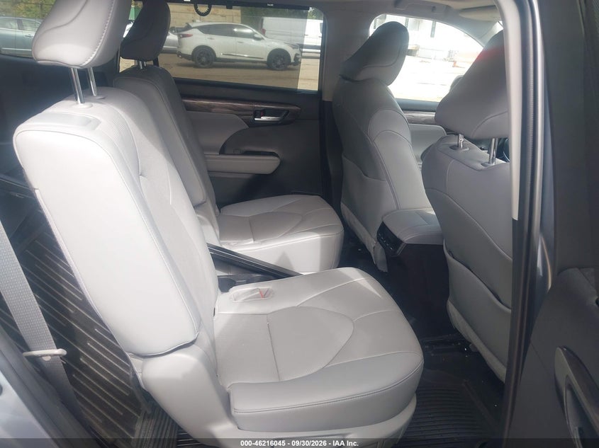 TOYOTA HIGHLANDER - zdjęcie 8