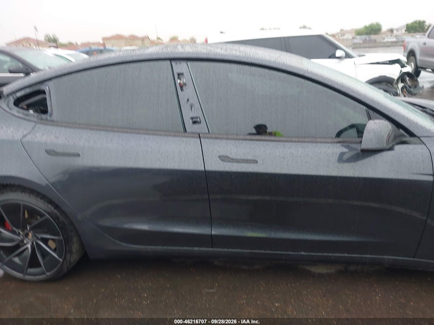 TESLA MODEL 3 - zdjęcie 14