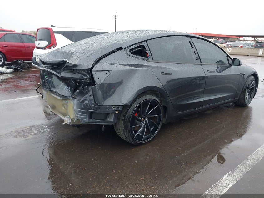 TESLA MODEL 3 - zdjęcie 4