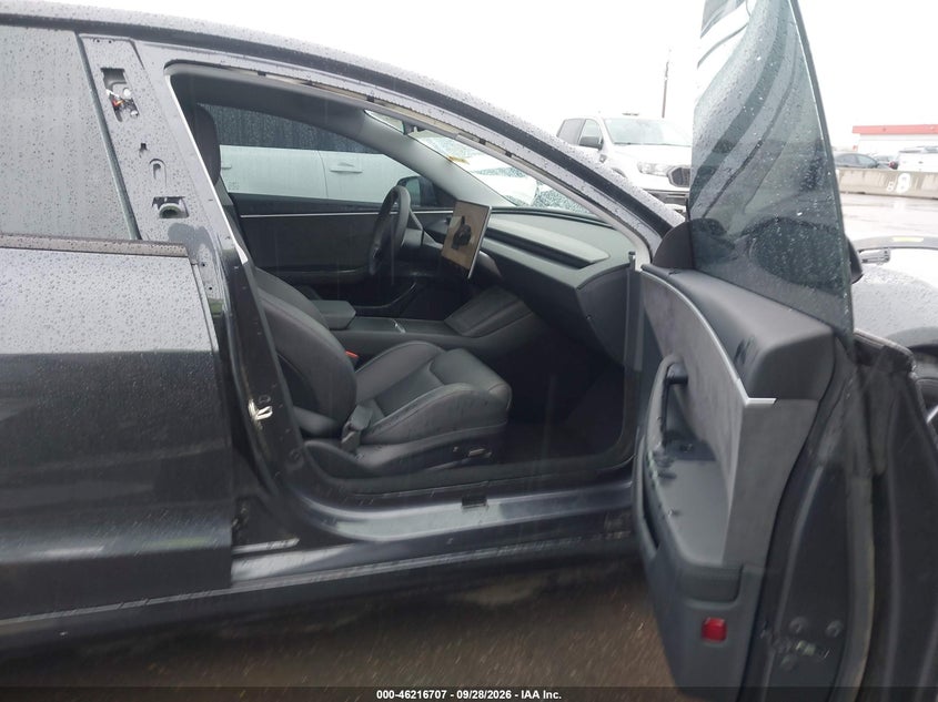 TESLA MODEL 3 - zdjęcie 5