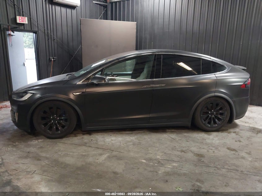 TESLA MODEL X - zdjęcie 13