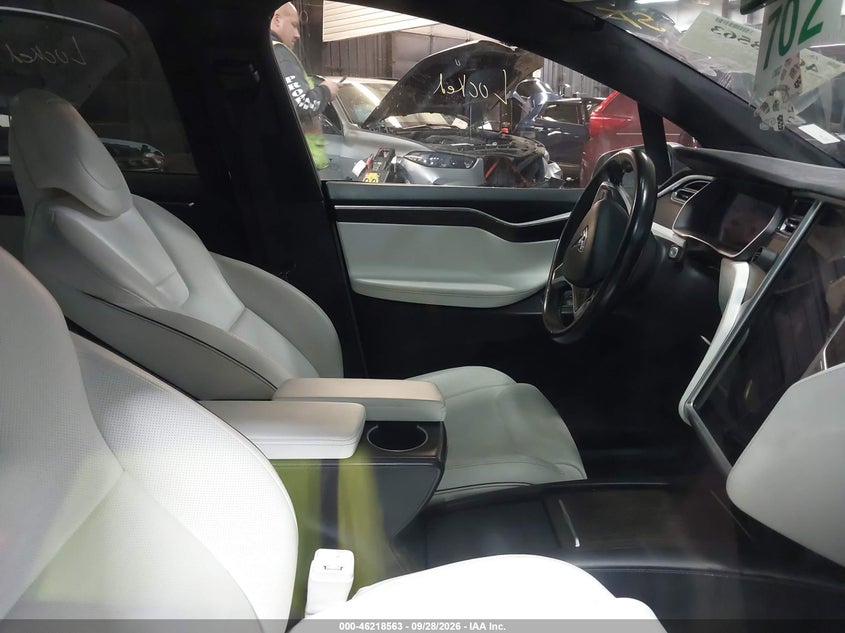 TESLA MODEL X - zdjęcie 8