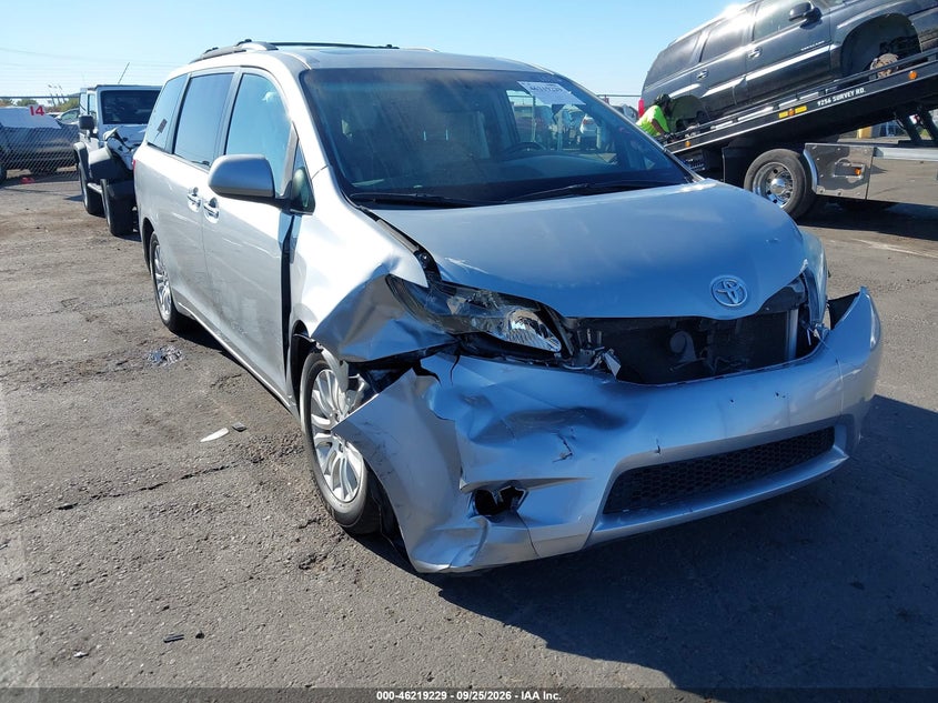 TOYOTA SIENNA - zdjęcie 1
