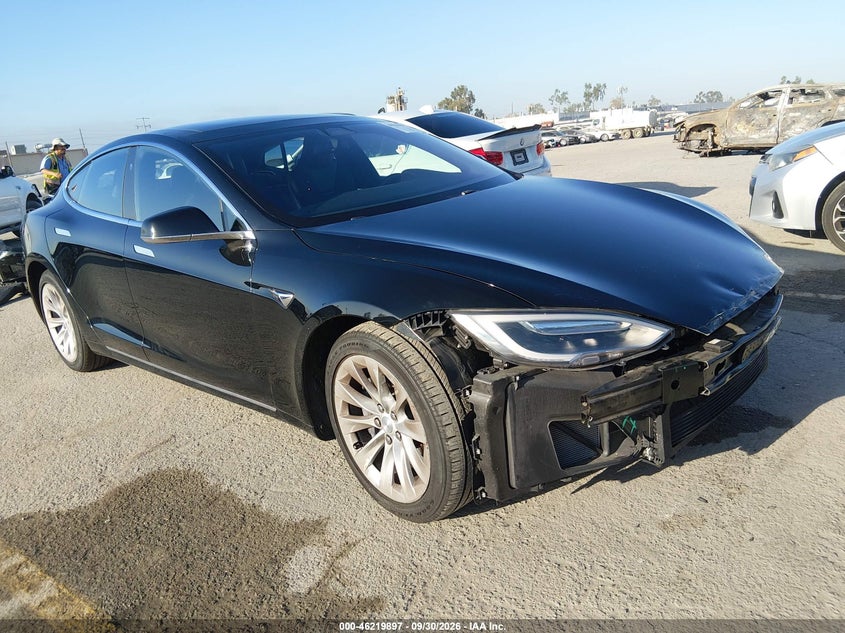 TESLA MODEL S - zdjęcie 1