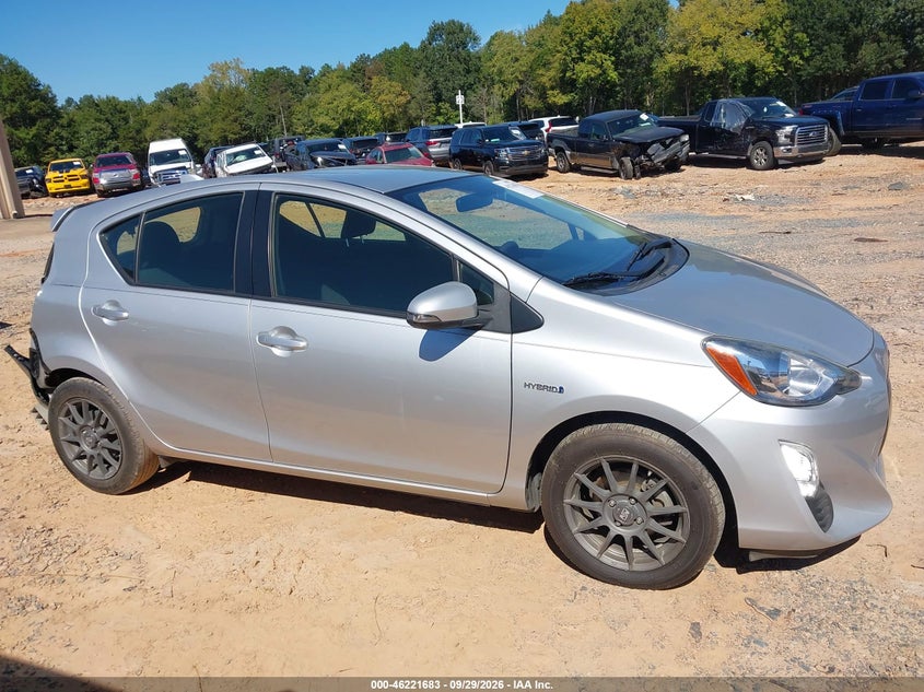 TOYOTA PRIUS C - zdjęcie 13