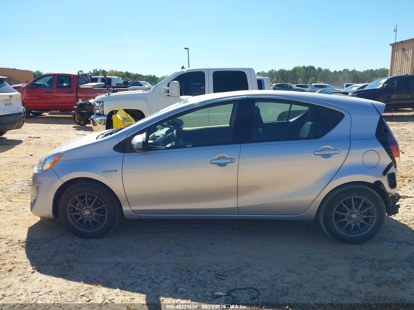 TOYOTA PRIUS C - zdjęcie 14