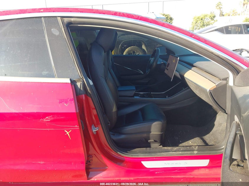 TESLA MODEL 3 - zdjęcie 5