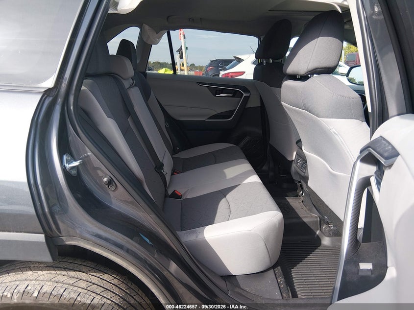 TOYOTA RAV4 - zdjęcie 8