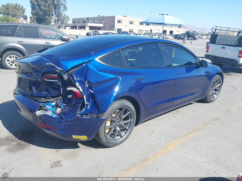 TESLA MODEL 3 - zdjęcie 4