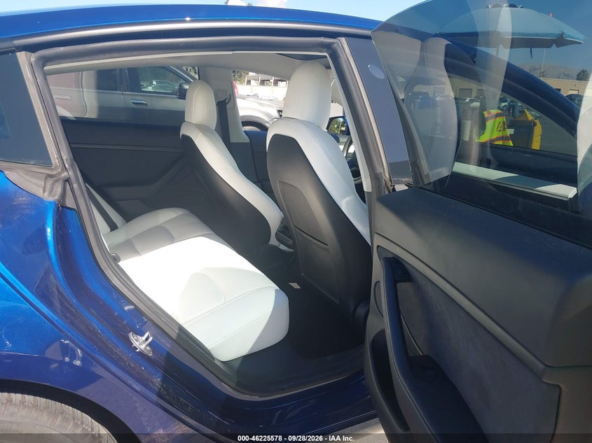 TESLA MODEL 3 - zdjęcie 8
