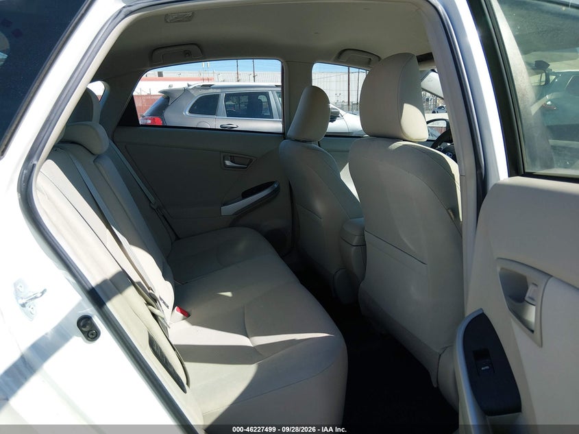 TOYOTA PRIUS - zdjęcie 8