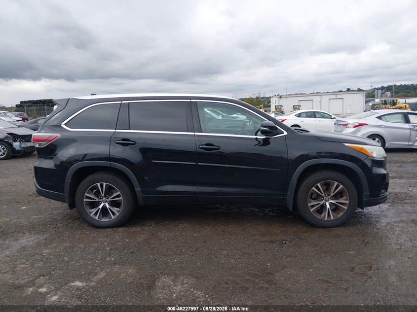 TOYOTA HIGHLANDER - zdjęcie 13