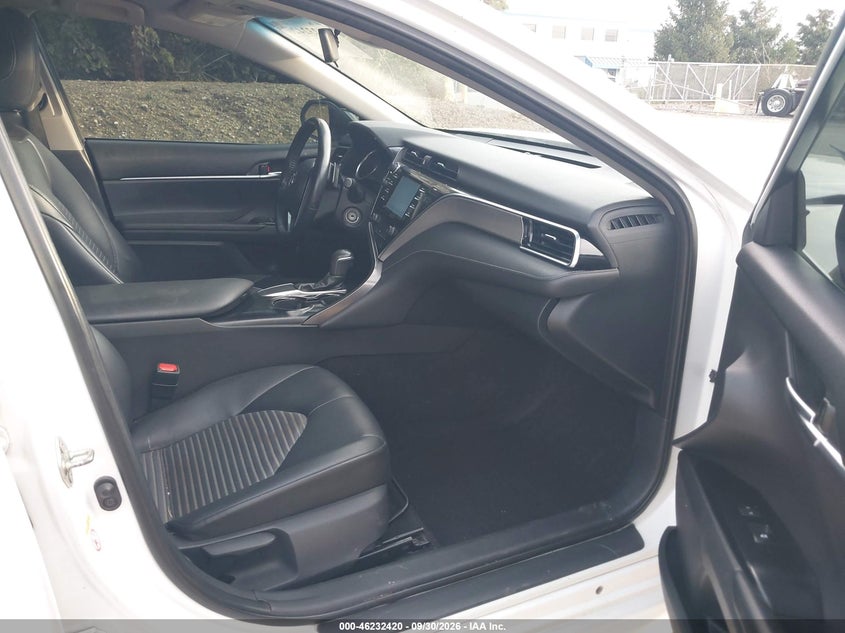 TOYOTA CAMRY - zdjęcie 5