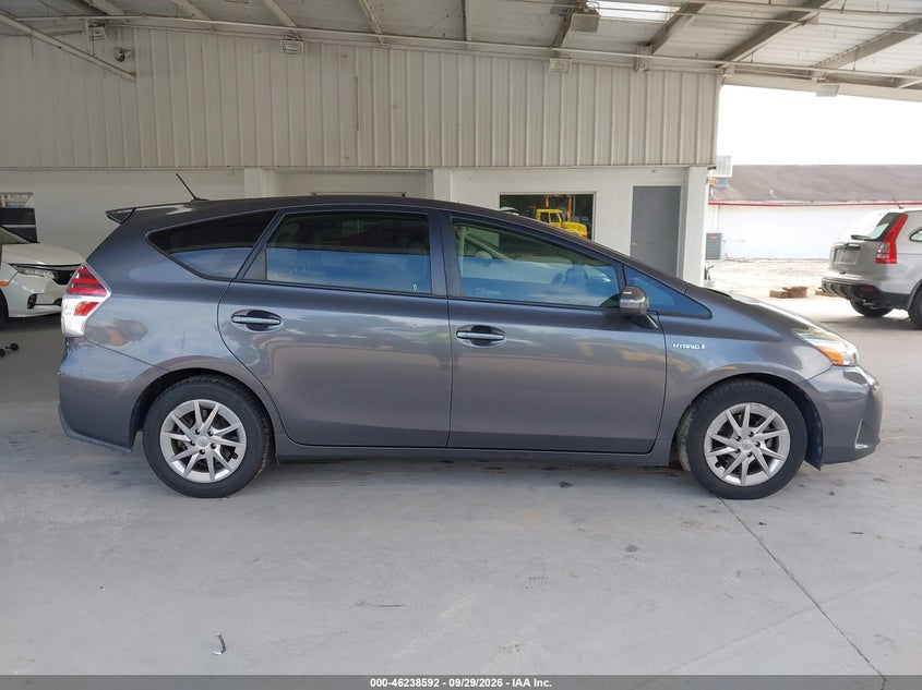 TOYOTA PRIUS V - zdjęcie 13
