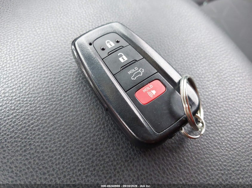 TOYOTA RAV4 HYBRID - zdjęcie 11