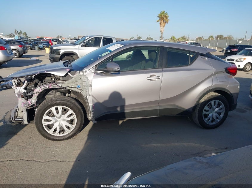 TOYOTA C-HR - zdjęcie 15