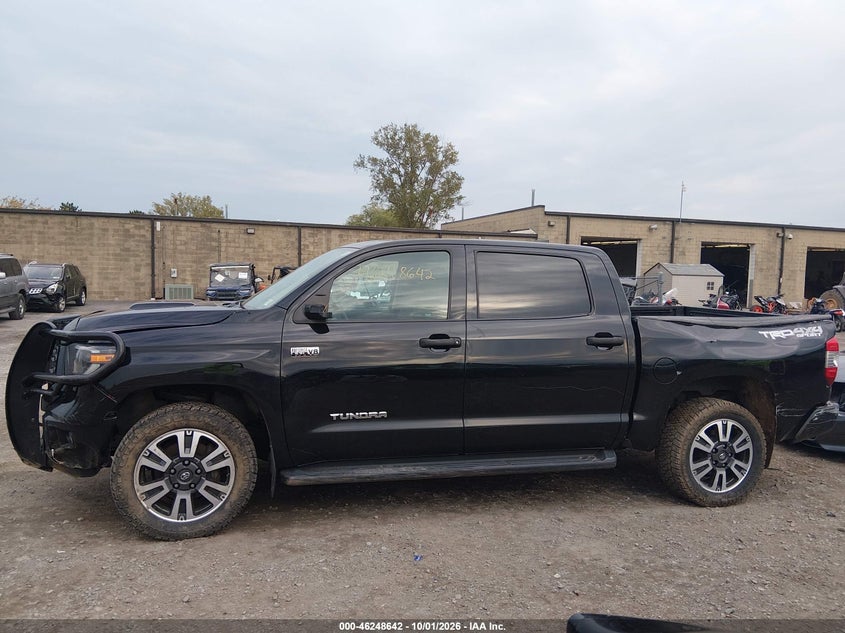 TOYOTA TUNDRA - zdjęcie 15