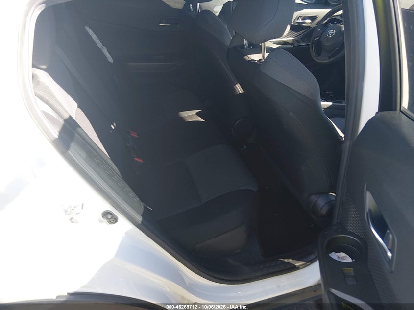TOYOTA C-HR - zdjęcie 8