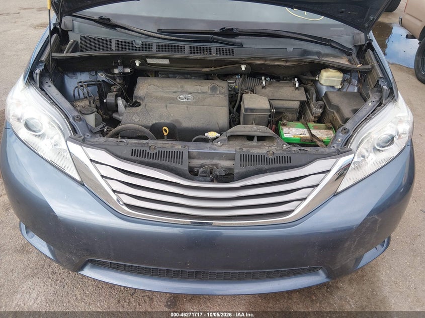 TOYOTA SIENNA - zdjęcie 10