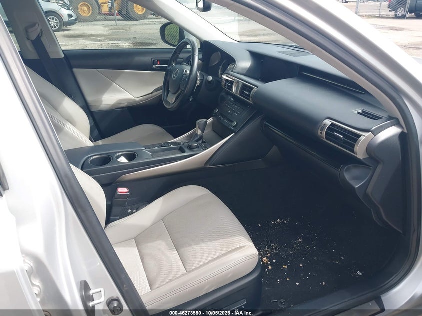 LEXUS IS 200T - zdjęcie 5