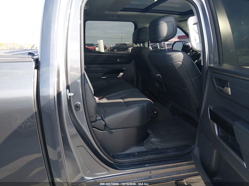 TOYOTA TUNDRA - zdjęcie 8