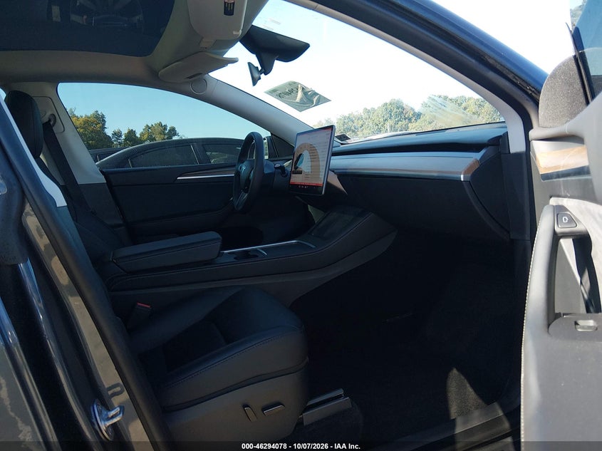 TESLA MODEL Y - zdjęcie 5