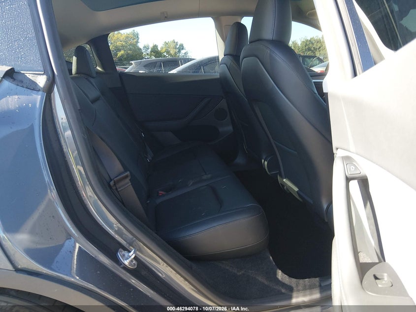 TESLA MODEL Y - zdjęcie 8