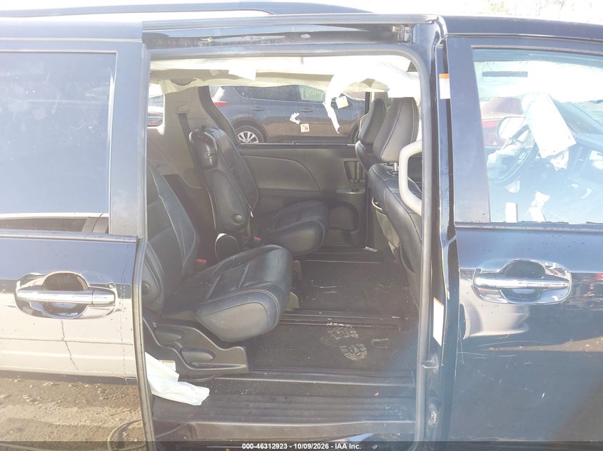 TOYOTA SIENNA - zdjęcie 8