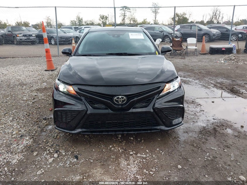 TOYOTA CAMRY - zdjęcie 13