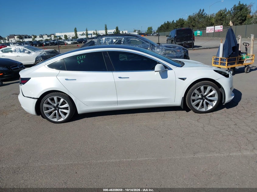TESLA MODEL 3 - zdjęcie 14