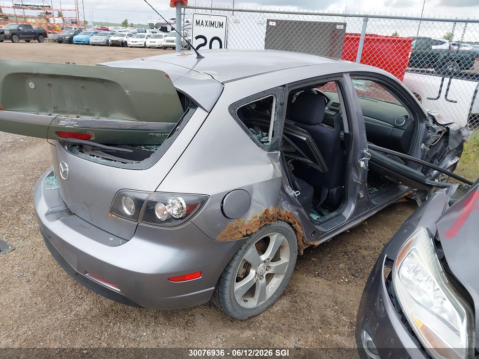 MAZDA 3 image 4