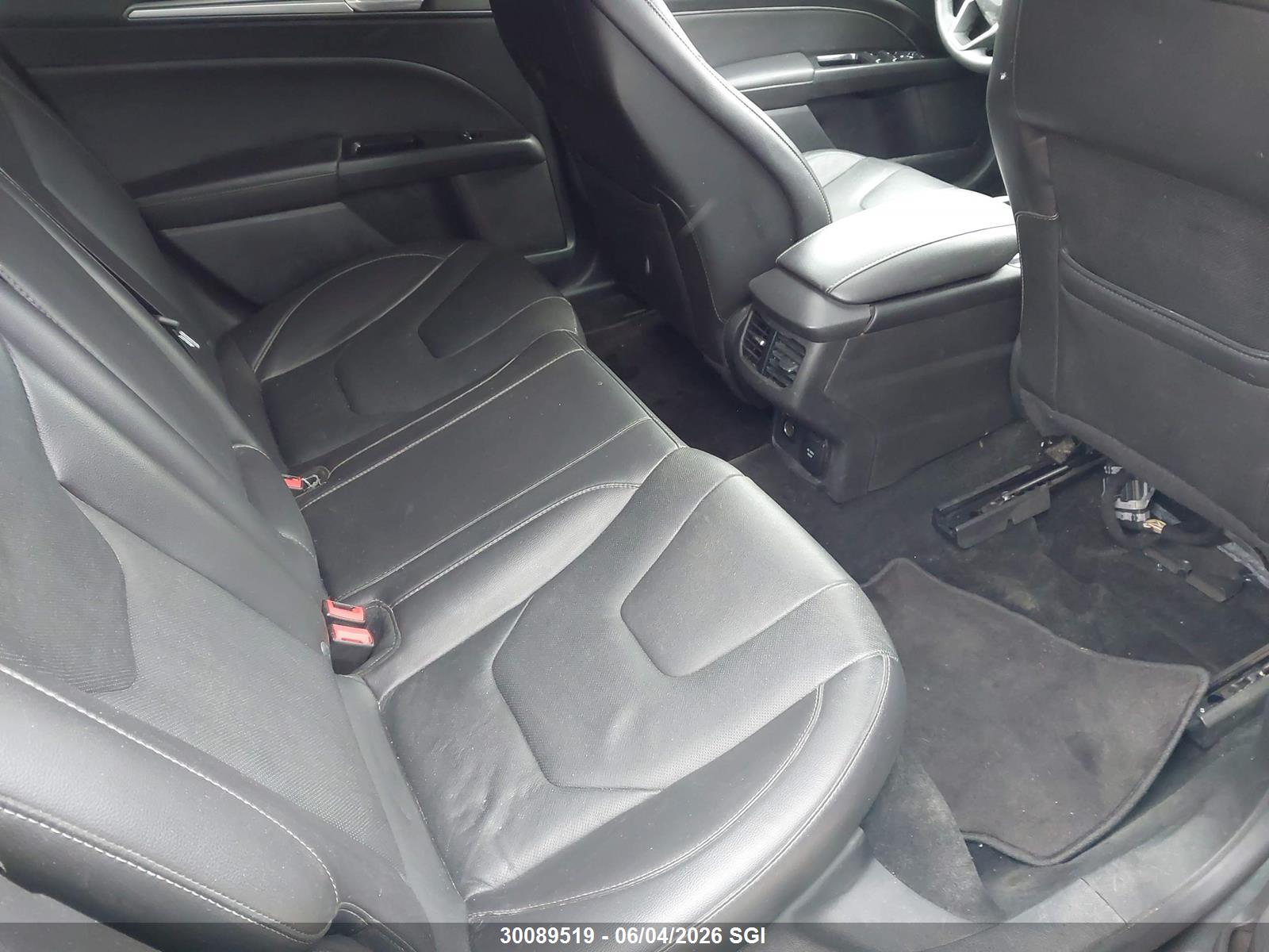 FORD FUSION image 8