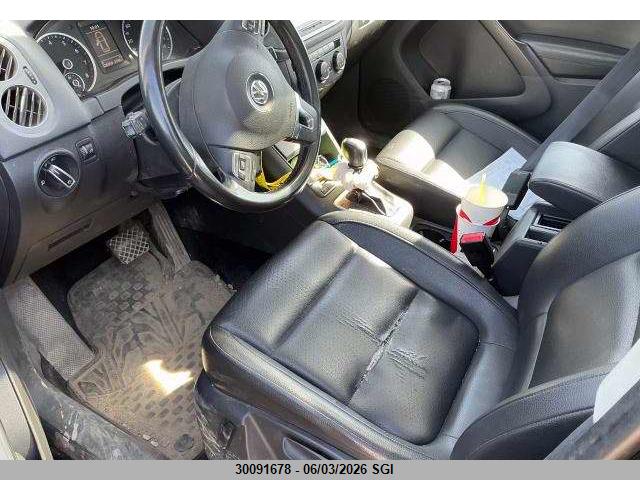 VOLKSWAGEN TIGUAN image 8