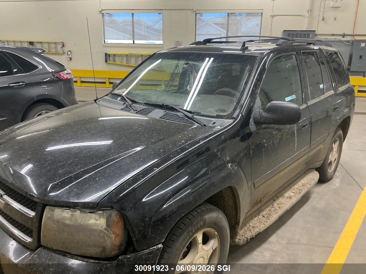 CHEVROLET TRAILBLAZER image 2