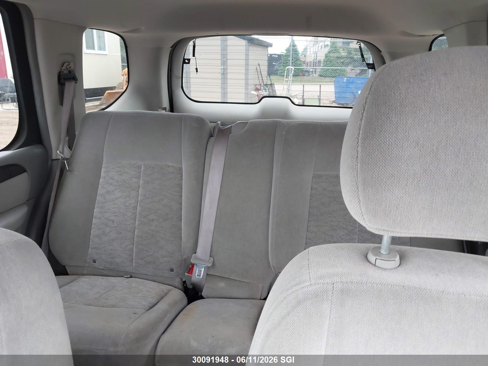 GMC ENVOY image 8