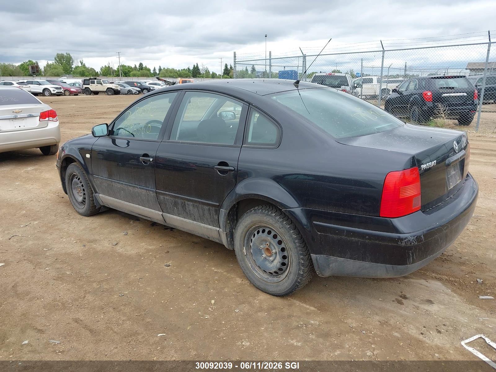 VOLKSWAGEN PASSAT image 3