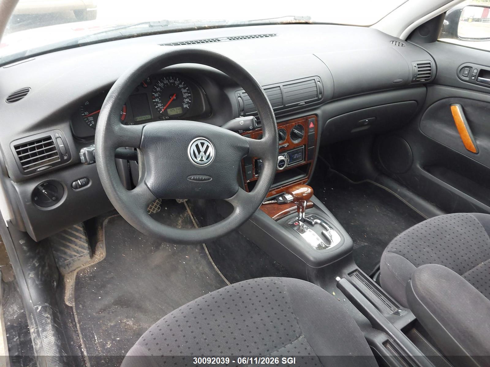 VOLKSWAGEN PASSAT image 5